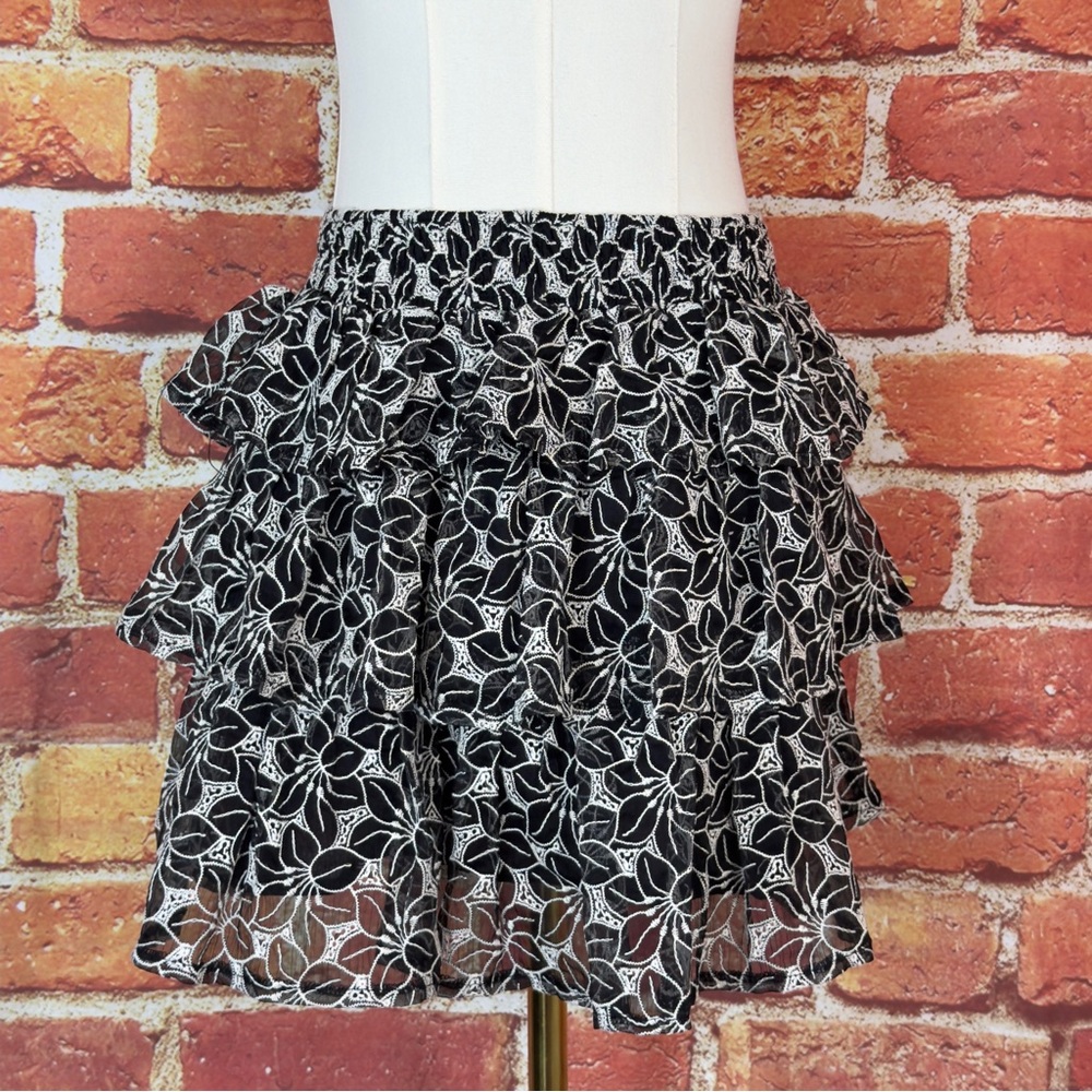 En Saison Black and White Floral Mini Skirt Size Small NEW‎